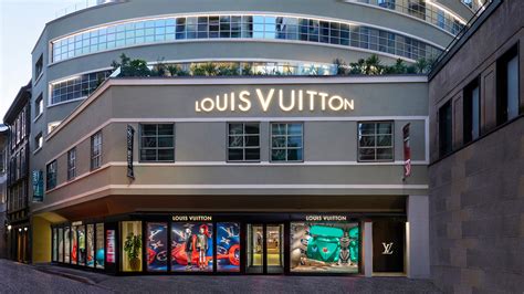 lv milano montenapoleone|Louis Vuitton Milano Bagutta.